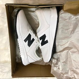 New Balance Kids/Enfants Sneakers Sz 2